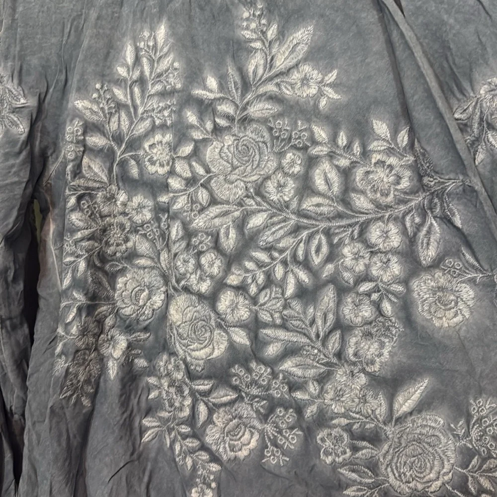 Savanna Jane Embroidered Long Sleeve Top Size Small - Picture 4 of 4